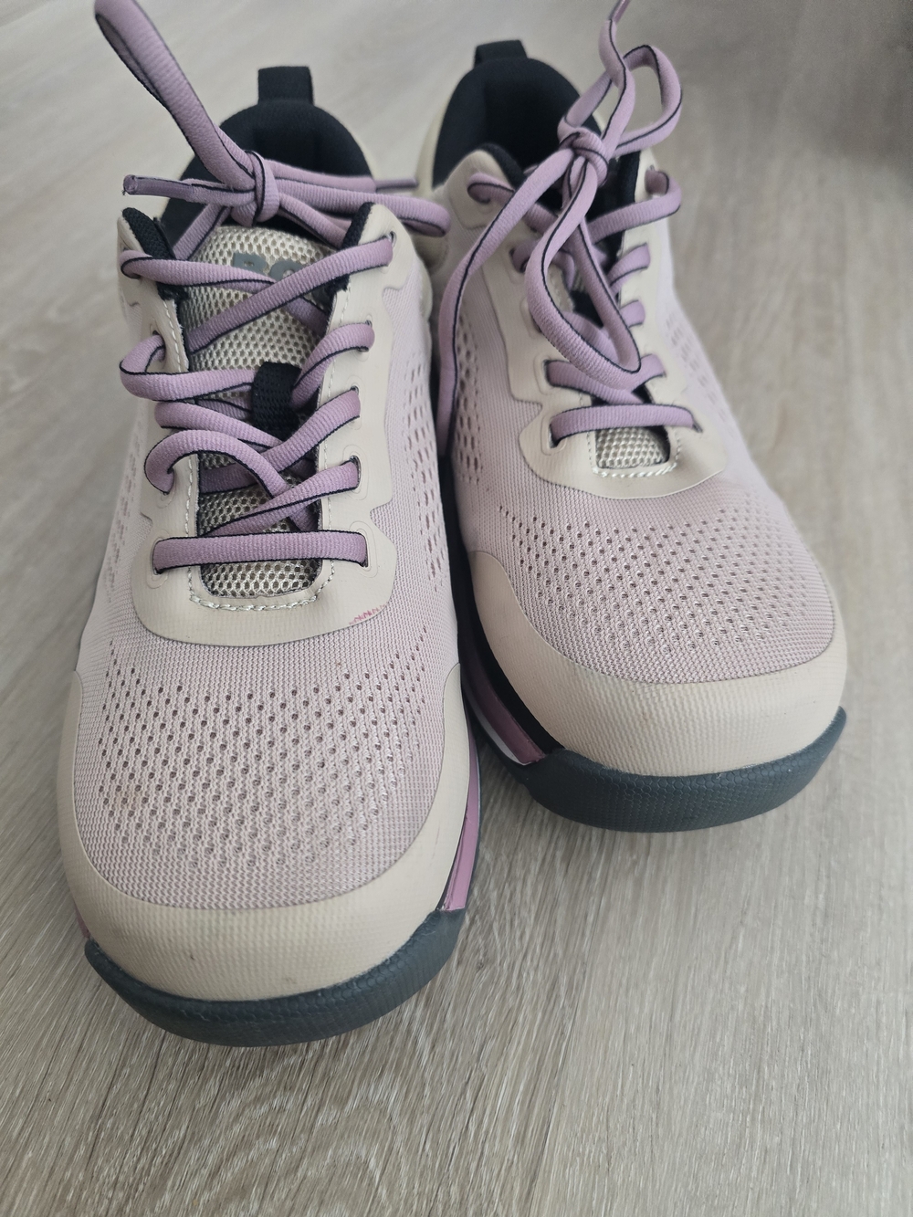 Bogs Women's Sneakers in Lavender and Black